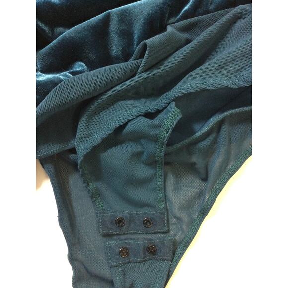 LULU'S SZ M Fabulous Vibe Teal Blue Velvet Feather Sleeveless Bodysuit NEW b22 - Picture 8 of 9